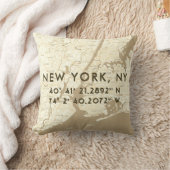 ニューヨークシティマップカスタム座標 |ベージュ クッション (ブランケット)