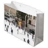 ニューヨークシティロックフェラーセンターアイススケートで滑るリンク ラージペーパーバッグ (裏面アングル)