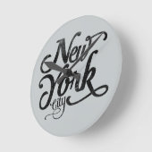 ニューヨークシティヴィンテージタイポグラフィ ラウンド壁時計 (傾斜)