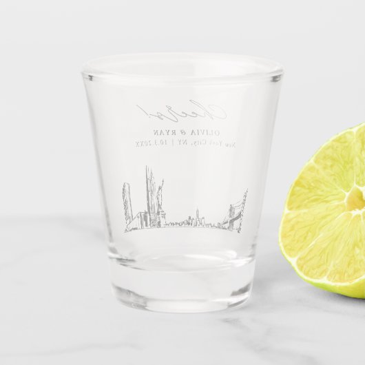 ニューヨークシティ結婚式の引き出物パーソナライズされた応援 ショットグラス (裏面)