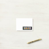 ニューヨークマンハッタンスカイラインと手のひら ポストイット (デスク上)