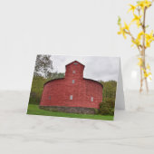 ニューヨーク州ハルコッツビルの歴史的なレッドラウンドバーン カード (黄色い花)