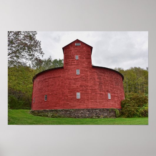 ニューヨーク州ハルコッツヴィルの赤い丸い納屋( Historic Red Round Barn) ポスター (正面)
