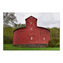 ニューヨーク州ハルコッツヴィルの赤い丸い納屋（ Historic Red Round Barn）