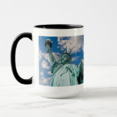 ニューヨーク市と2つのランドマークのマグカップ マグカップ (左)