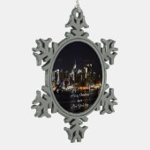 ニューヨーク市の聖降誕祭お目出度う  スノーフレークピューターオーナメント (左)