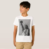 ニューヨーク市の自由白黒像 Tシャツ (正面フル)