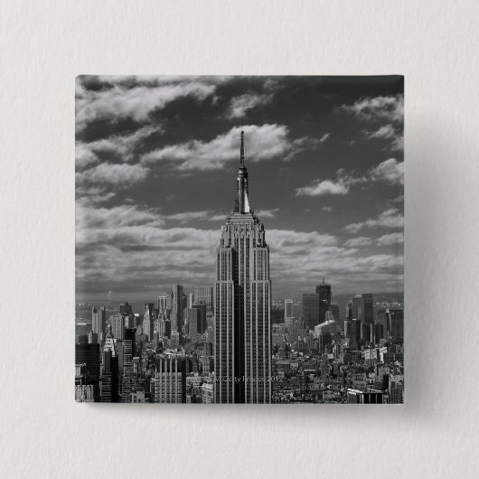 ニューヨーク市スカイラインの白黒の風景 缶バッジ (正面)