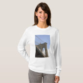 ニューヨーク市内のブルックリン橋 ニュ Tシャツ (正面フル)