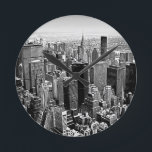 ニューヨーク市 ラウンド壁時計<br><div class="desc">ニューヨークシティミッドタウンオールドスタイルイメージ – ヴィンテージニューヨークアートワークス</div>
