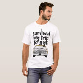 ニューヨーク旅行を生き延びたTシャツ Tシャツ (正面フル)