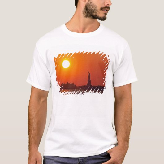 ニューヨーク港の自由の女神像, NY, アメリカ Tシャツ (正面)