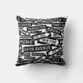 ニューヨーク通りシンボルや象徴ズブラックアンドホワイトパターン(の模様が)ある クッション (裏面)