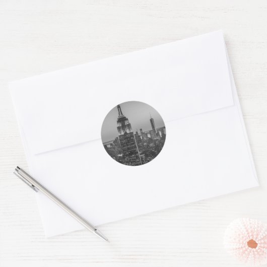 ニューヨーク・シティ・ナイトの白黒の空中表示 ラウンドシール (封筒)