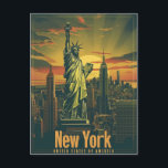 ニューヨーク – 女性の自由 ポストカード<br><div class="desc">アメリカの精神を体現するポストカードを送れ！この素晴らしデザインは、ニューヨークを背景に象徴的なレディ・リバティ鮮やかを捉えている。旅行愛好家や歴史バフに最適。</div>