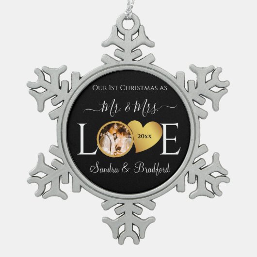 ニューライウェズ夫人の休日としての最初のクリスマス スノーフレークピューターオーナメント (正面)