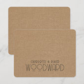 ニューライワズモノグラムブラウンエンボスリネンテクスチャ ノートカード (正面/裏面)