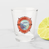 ニューリバーゴージェナショナルパークレトロコンパスエンブレム ショットグラス (正面)