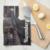 ニュールンベルクの古い中世の橋の上に日没 キッチンタオル (四つ折り)