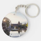 ニュールンベルクの古い中世の橋の上に日没 キーホルダー (裏面)