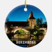 ニュールンベルクの夜の古い中世の橋 セラミックオーナメント (裏面)