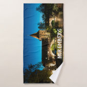 ニュールンベルクの夜の古い中世の橋 バスタオル (バスタオル)