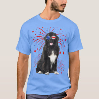 ニュー素晴らしファンドランド犬アメリカ国旗7月4日 Tシャツ