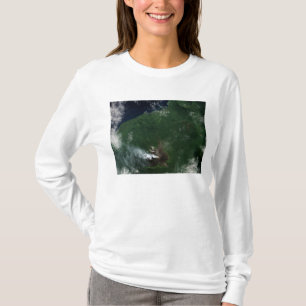 ニュー・ブリテンの頂上のUlawunの火山 Tシャツ