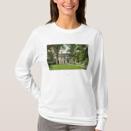 ニレの小山の眺め、Longfellowはここに存在しました Tシャツ (正面)