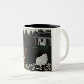 ニワトリと一緒に田舎の農場の風景 ツートーンマグカップ (正面右)