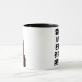 ニワトリに追われることもなく、コーヒーを見せる マグカップ (中央)