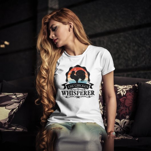 ニワトリのささやき男 楽しい Tシャツ