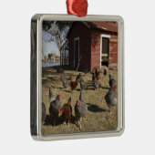 ニワトリの作業場近くのヘンハウスクライバーン メタルオーナメント (右)