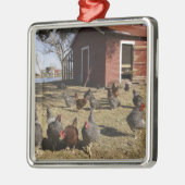 ニワトリの作業場近くのヘンハウスクライバーン メタルオーナメント (左)