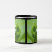 ニワトリの花、黒い枠マグカップ マグカップ (中央)