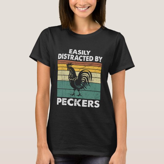 ニワトリ好きな人のための木を啄む鳥に簡単に気を取られる Tシャツ (正面)