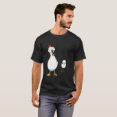ニワトリ メス 卵 たまご ヒヨコ 卵の殻 孵化 ひよこ Tシャツ (正面フル)
