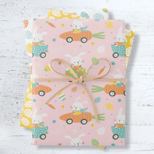 ニンジンと卵の車のピンクの可愛いイースターバニー ラッピングペーパーシート