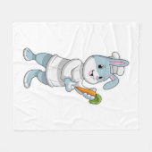 ニンジンと調理師としてのウサギ フリースブランケット (正面(横))