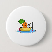 ニンジンをボートで魚釣りで魚釣り棒 缶バッジ (正面)