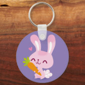 ニンジンを抱いたかわいいハッピーバニーウサギ キーホルダー (正面)