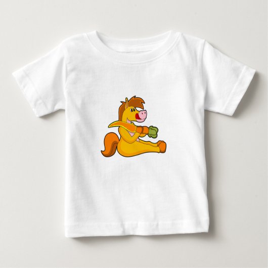ニンジンを持った馬 ベビーTシャツ (正面)