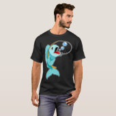 ニンジン漁師サメのヒレ釣り Tシャツ (正面フル)