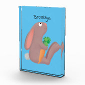 ニンジン漫画で座っているかわいいウサギ フォトブロック (右)