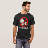 ニンニクのクローブの球根が赤い円を交差しない Tシャツ (正面フル)