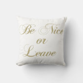 ニースまたは許可の装飾用クッションがあって下さい クッション (正面)