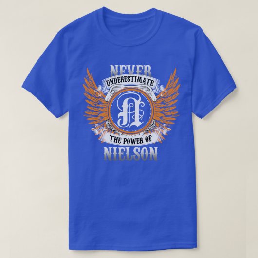 ニーソンの名前のシャツは力を過小評価しない Tシャツ (デザイン正面)
