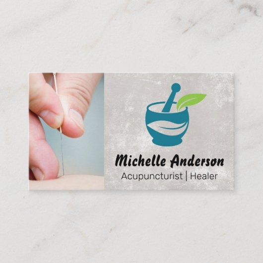 ニードルからスキンへのクローズアップ | ホリスティック癒しロゴ 名刺 (正面)