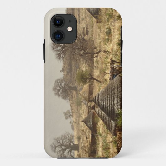 ヌバ山脈ヌゲラ村 Case-Mate iPhoneケース (裏面)