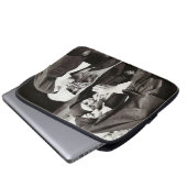 ヌンス喫煙ヴィンテージ写真 ラップトップスリーブ (正面下部)